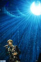 组图：罗志祥上海演唱会 花40万重做演出服