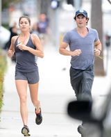 组图：“吸血鬼”伊恩与《暮光》妮基恋情曝光