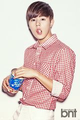 组图：帝国之子展熟男魅力 散发夏日香气