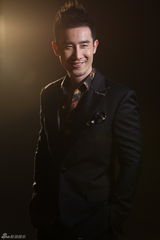 组图：奇道爽朗笑容亲和魅力 展现好男人形象