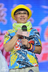 组图：48岁金龟子不显老 常被15岁女儿叫姐姐