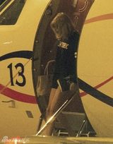 组图：壕气冲天！泰勒-斯威夫特乘私人飞机出游