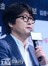 组图：朴有天宣传新片心情超好笑不停