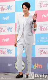 组图：《花样青春》老中青花美男踏上别样旅途