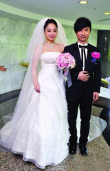 组图：黄舒骏娇妻曝光 系美国出生90后小美女