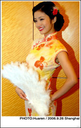 组图：上户彩曾演《李香兰》 罕见旧剧照曝光