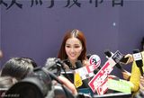 组图：天后谢安琪加盟华谊 陈楚生捧场望合作
