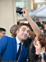 组图：药不能停！帕丁森亮相首映变雷人表情帝