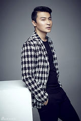 组图：贺刚绅士派写真 深邃眼神展暖男风范