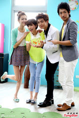 组图：炎亚纶为郭雪芙做心肺复苏 遭粉丝威胁