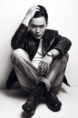 组图：万思维野性写真儒雅男变性感