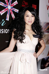 幻灯图：黄宗泽礼帽造型抢眼 与胡杏儿同场不合影 