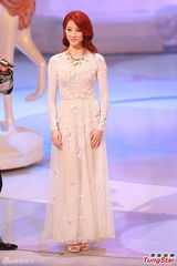 组图：2014港姐决赛 众佳丽白色透视装惊艳亮相