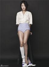 组图：周冬雨拍大片秀长腿 展露熟女魅惑