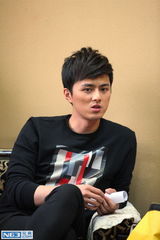 组图：叶祖新代班采访吴奇隆 居家达人笑闹不止