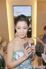 组图：佘诗曼盼姻缘快到 黎耀祥望跟秋生多学习