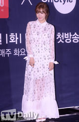 组图：少女时代TTS出席活动 泰妍透视装露玉背