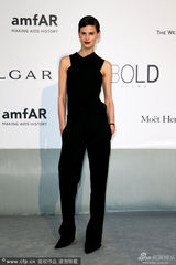 组图：戛纳慈善晚宴 比伯希尔顿风骚超模争艳