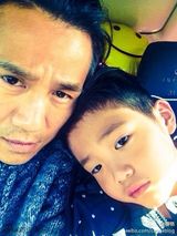 组图：贴心有爱！Joe给曹格写情书姐姐呆萌出镜