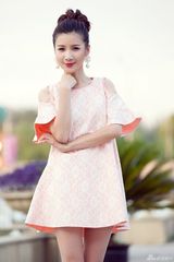 组图：徐立最新写真曝光 粉色短裙时尚可人