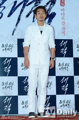 组图：韩星孙艺珍出席试映 贴身短裙超性感