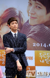 组图：宋慧乔姜栋元(姜东元)深情对视浪漫甜蜜