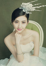 组图：景甜写意婚纱大片 清新素雅气质灵动