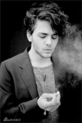 组图：多兰不哭！25岁天才帅哥导演闪耀戛纳