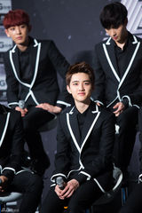 独家高清：EXO出道两年首开唱 11成员一夜长大