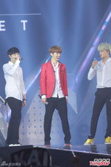 组图：EXO开唱秀广东话 喊“我爱你”示爱歌迷