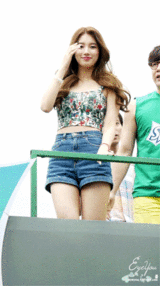 Miss A秀智穿短裤录节目 遭男主持咸猪手摸腿