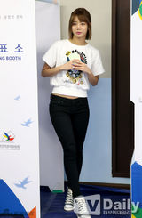 组图：T-ara等参与选举投票 美女如云风景独好