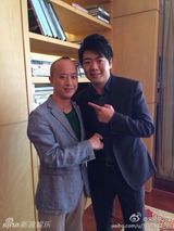 组图：宋祖英弟弟生活照曝光 常在剧组作美工