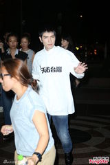 组图：台湾高雄赈灾晚会 萧敬腾萧亚轩群星呼吁