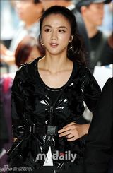 组图：汤唯EXO等出席首尔服装品牌发布会