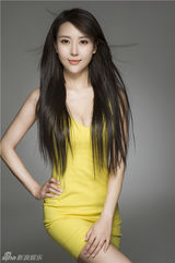 组图：刘思言深V性感 爆乳美颜秀迷人曲线