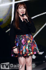 组图：《the show》众星云集 NS允智超短裙亮相