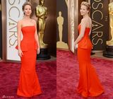 组图：“魔形女”詹妮弗劳伦斯:天生丽质何弃治