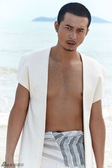 组图：杨奇鸣时尚写真大片魅力无限