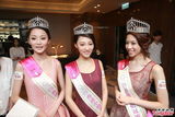 组图：港姐三甲四处领奖 均有意幕前发展