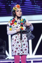 组图：hold住姐说相声造型似芙蓉 坦言多人追求