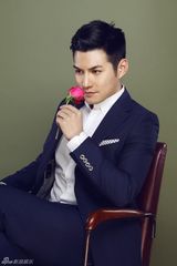 组图：严屹宽写真迷幻魅惑 气质宛如黑夜骑士