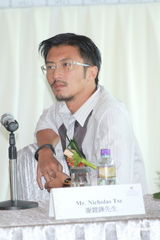 组图：谢霆锋出席活动大方任拍照 拒回应婚变问题 