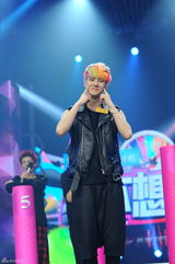 组图：韩国组合EXO亮相快本 边伯贤压倒kris