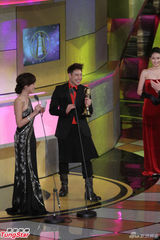 组图：潘玮柏金钟现场上演获视帝情景弥补遗憾