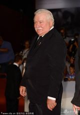 组图：《瓦文萨》首映 波兰前总统携夫人助阵