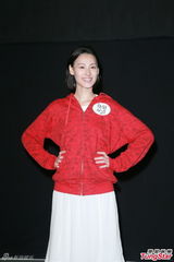 组图：梁洛施演舞台剧压力大 笑邀全家人观看