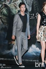 组图：韩星孙艺珍宣传新片小心落座防走光