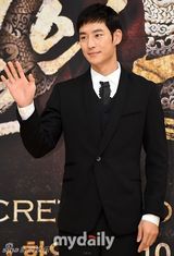 组图：《秘密之门》发布会 韩石圭等低调亮相