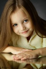 组图：俄罗斯童模精灵古怪 百变萝莉嫩出水